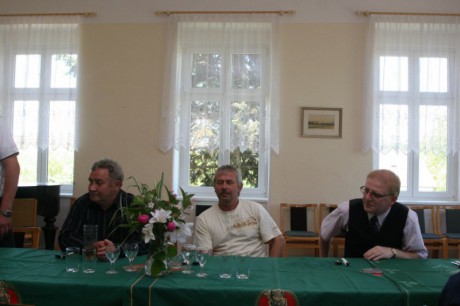 zleva: př. Nykl,Vacek,starosta Zdounek p.Drkula